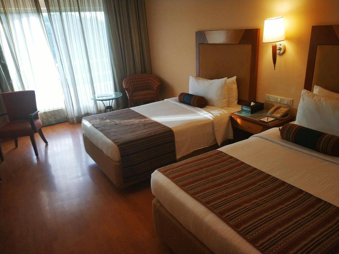 Hotel The Lalit Ashok Bengalúr Exteriér fotografie